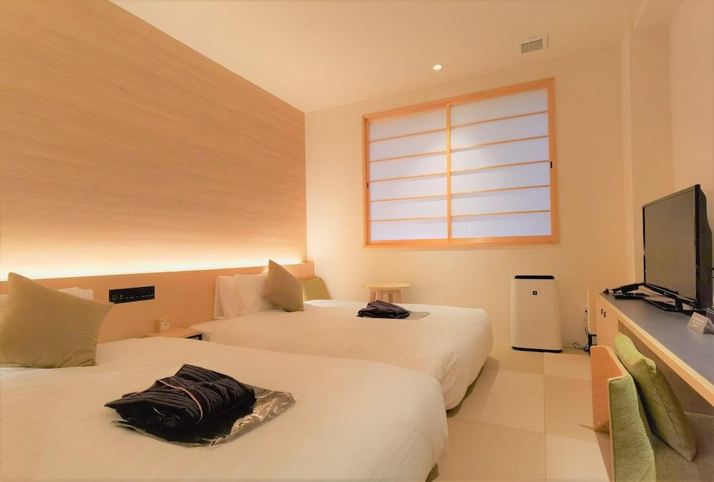 Hotel Royal Twin Hachijoguchi 4*